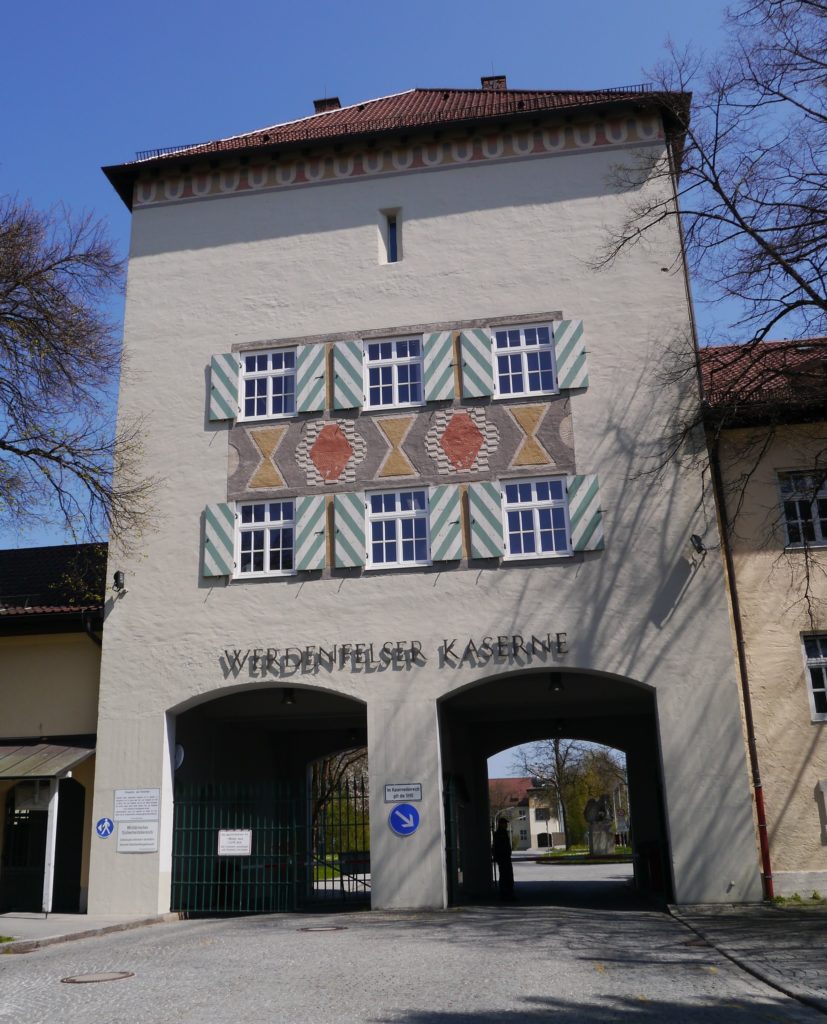 Main entrance to the former Oflag VII-A, currently a German Army barracks.