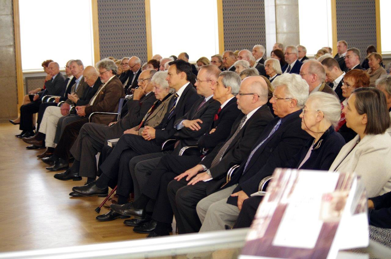 The audience at the event which included (from center to right) the daughter of Maria Skarżyński, daughter of Kazimierz, Jacek Cichocki, Head of the Chancellery of the Prime Minister, Dr. Łukasz Kamiński, President of the Institute of National Remembrance and Dr. Władysław Stępniak, General Director of the State Archives of Poland (photo courtesy of The Head Office of the State Archives, Warsaw, Poland, M. Jurgo-Puszcz)