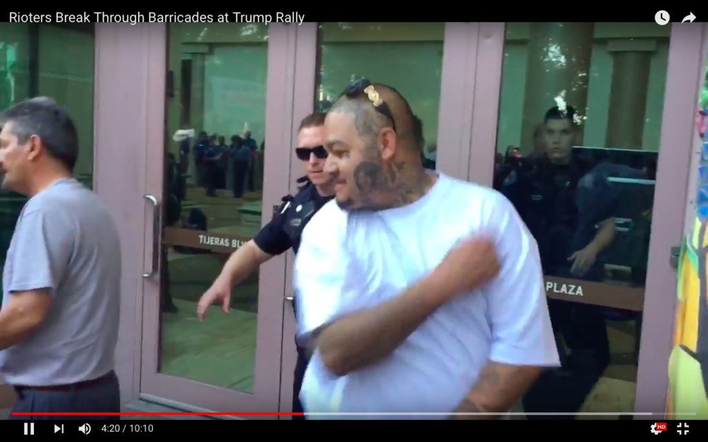 Heavily tattooed rioter tries to break into Trump rally in Albaquerque, New Mexico