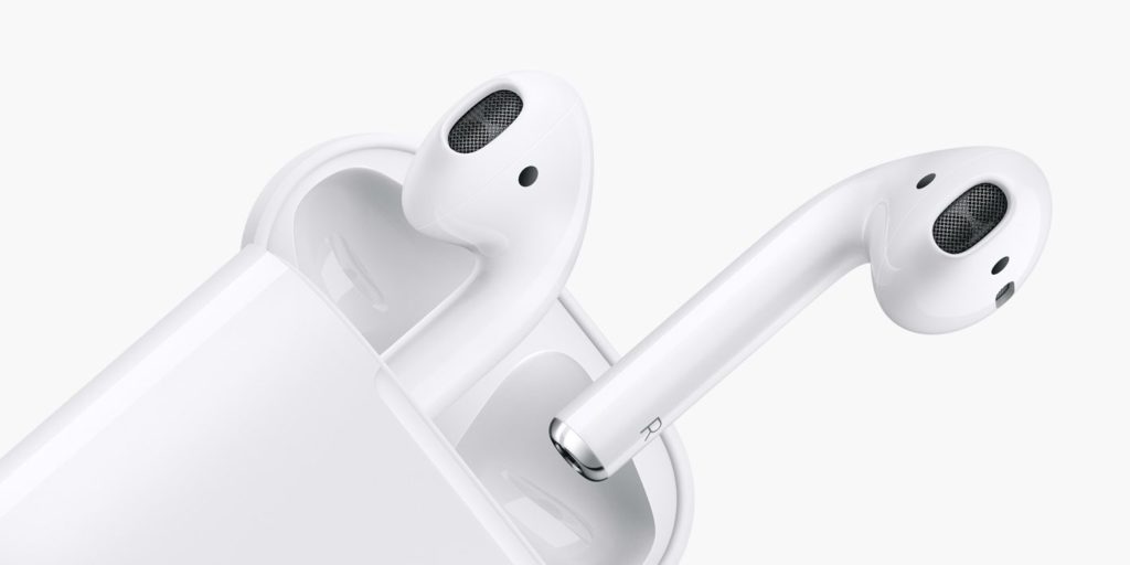 Apple AirPods bluetooth earbuds
