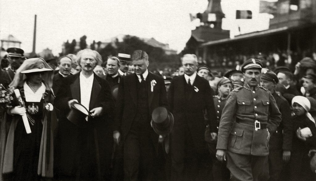 Herbert Hoover, Ignacy Paderewski and Helena Paderewska in her Polish White Cross uniform, Warsaw, August 13, 1919 (Hoover Institution Archives)
